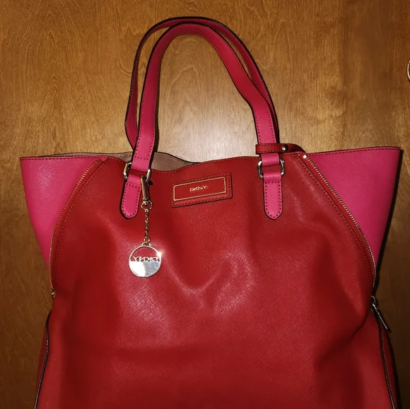 DKNY Magenta Saffiano Leather Large Side Zipper Tote and matching wallet - Picture 2 of 12